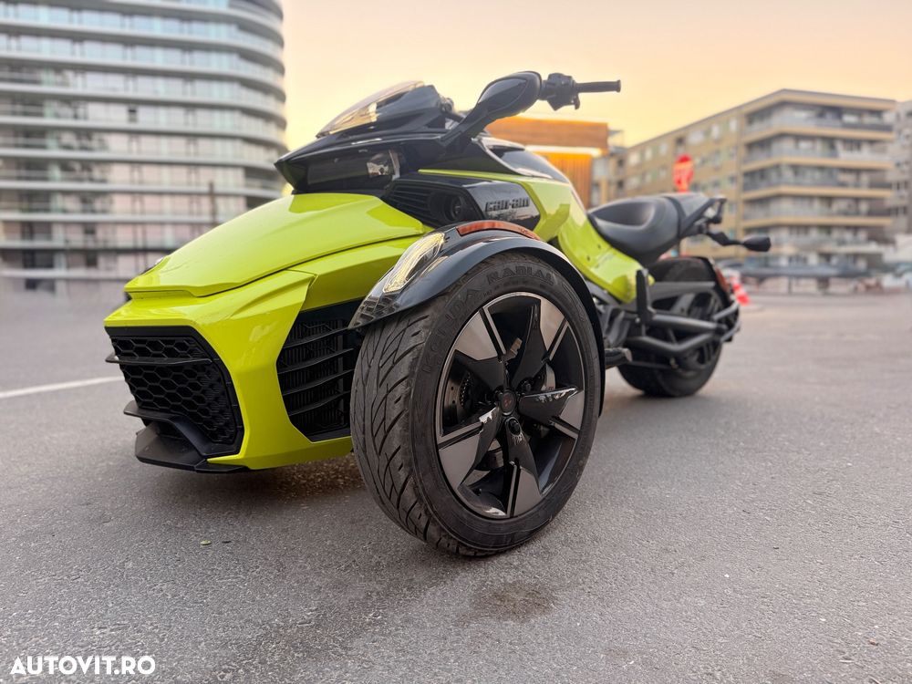 Can-Am Spyder - 1