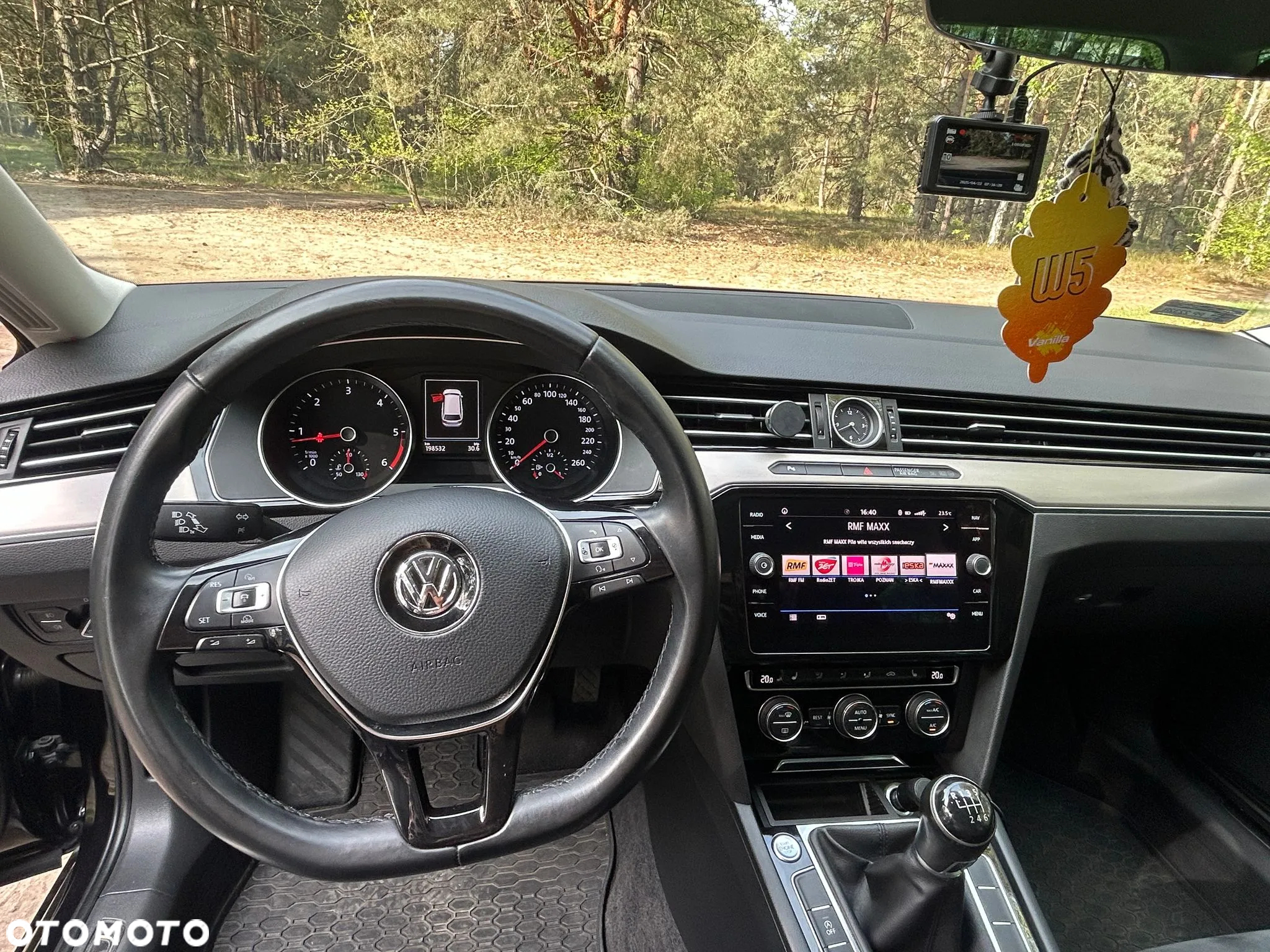 Volkswagen Passat 2.0 TDI BMT Highline - 18