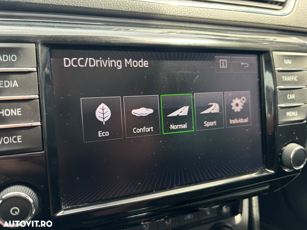 Skoda Superb 2.0 TDI DSG Ambition - 29