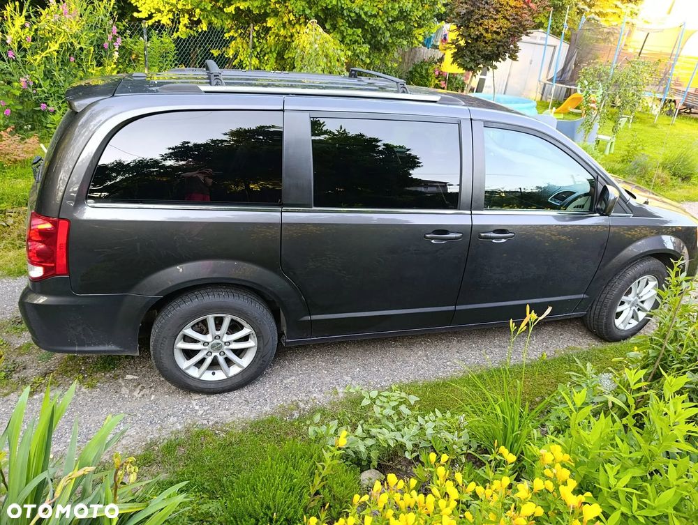 Dodge Grand Caravan - 11