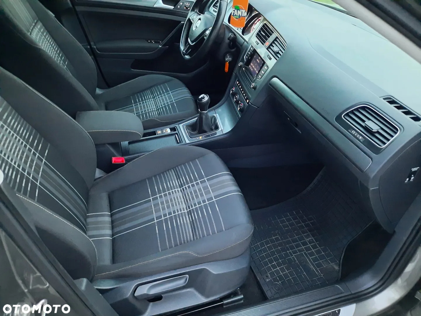 Volkswagen Golf 1.6 TDI BlueMotion Technology Lounge - 23