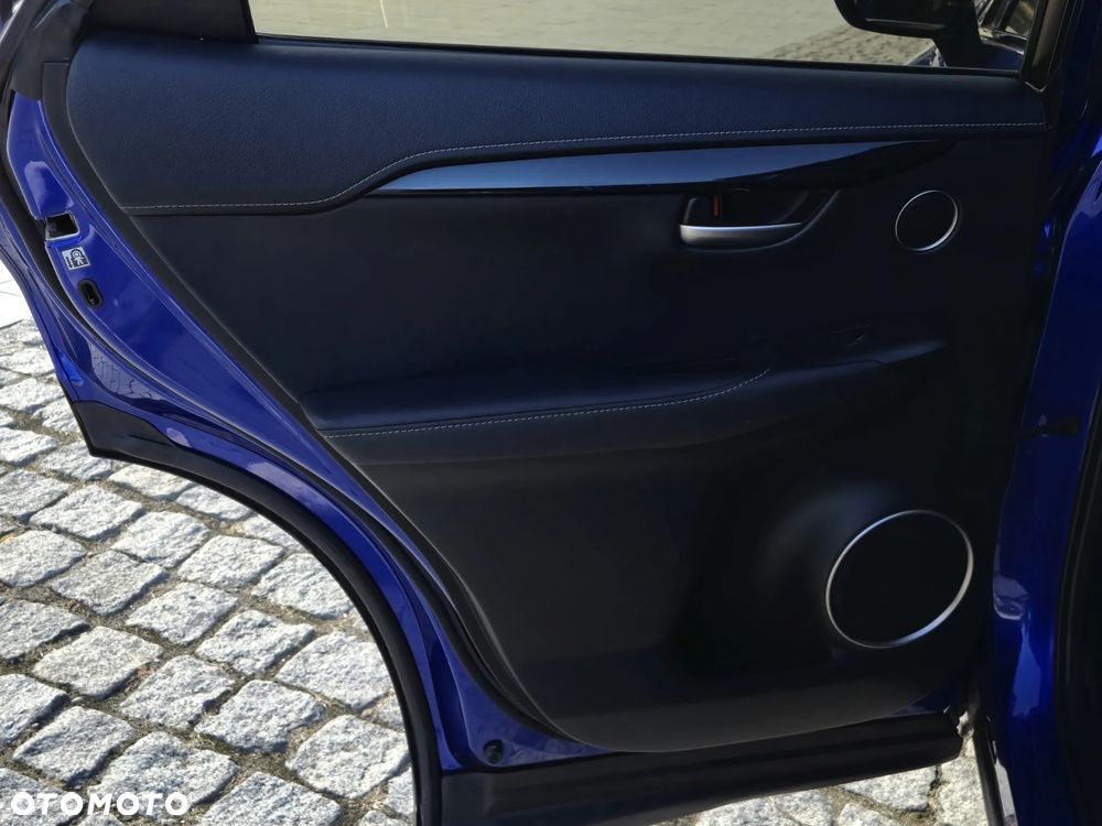 Lexus NX 300h Elite AWD - 31