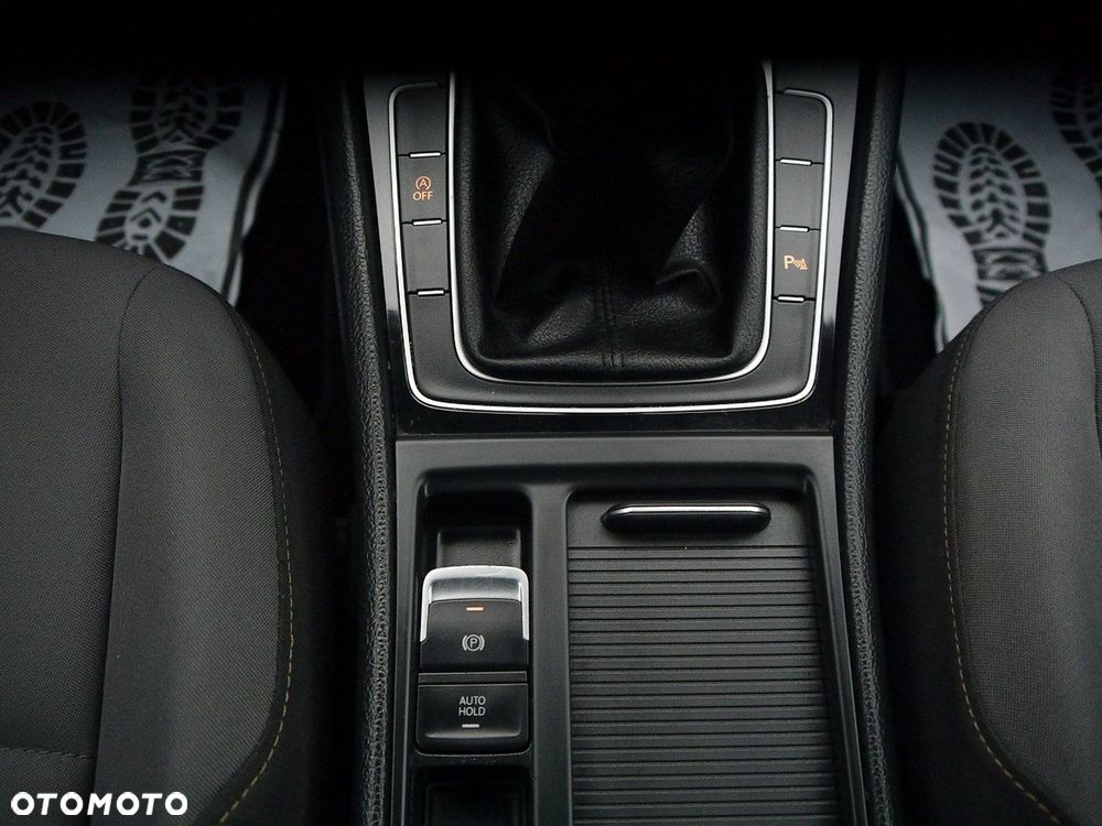 Volkswagen Golf - 37