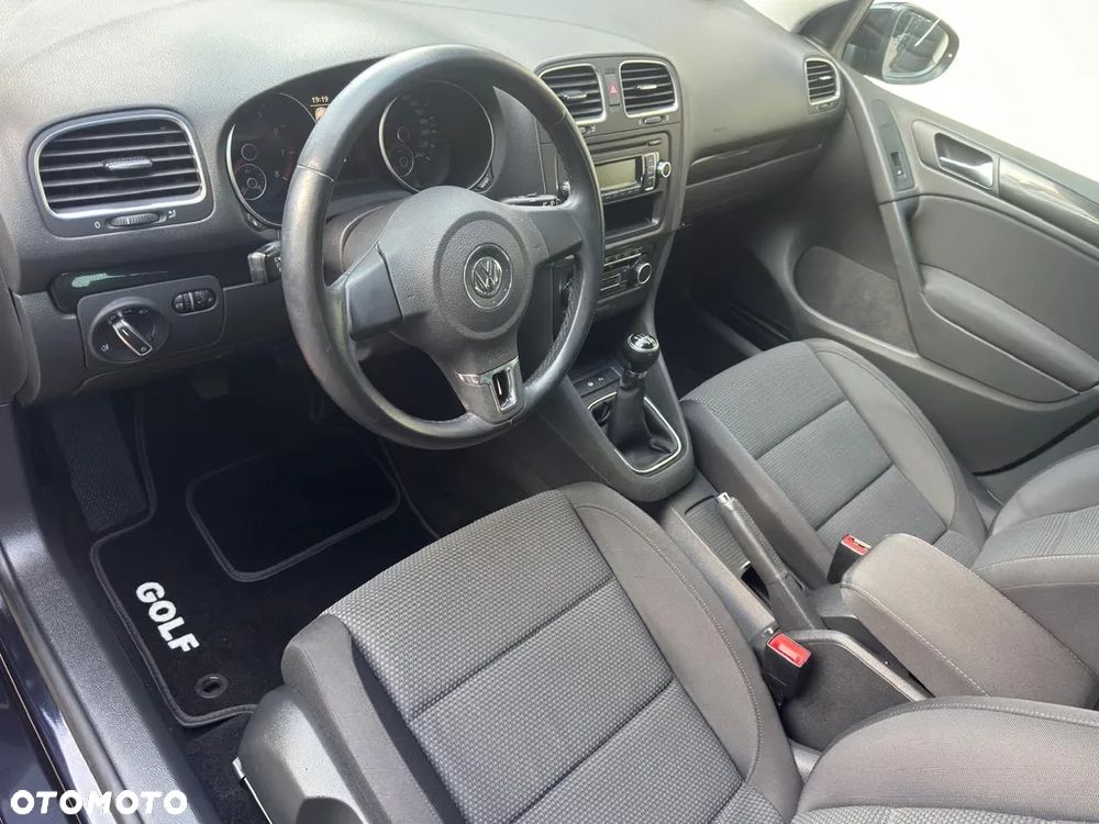 Volkswagen Golf - 6