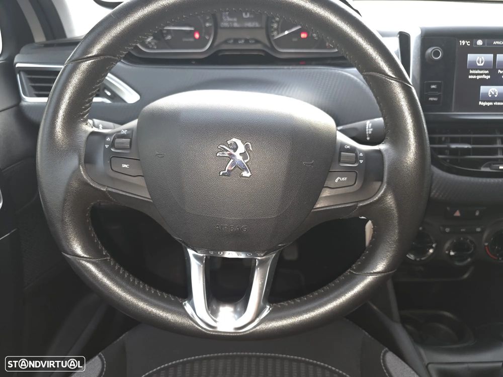 Peugeot 208 1.2 VTi SE Style - 24