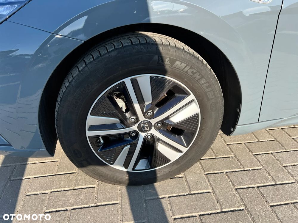 Hyundai Elantra - 31