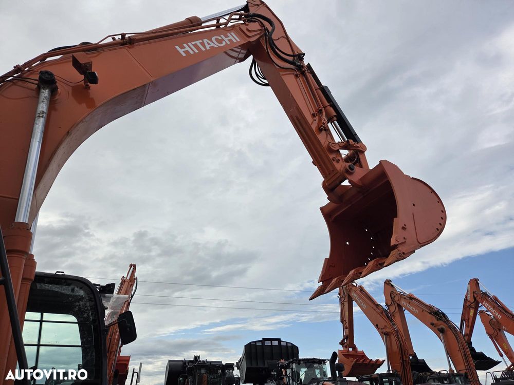 Hitachi ZX250-7, 27,6t, 2020, 6.815h, latime 2,99m, cupa NOUA 1,55mc, lant si papuci NOI, inst picon si inst rotire pe brate, camera spate, camere laterale, gresare automata, ad sapare 7m, ridica 15t, consum 13,1l/h, revizii facute, leasing 4ani-99.000 Eur+t - 23