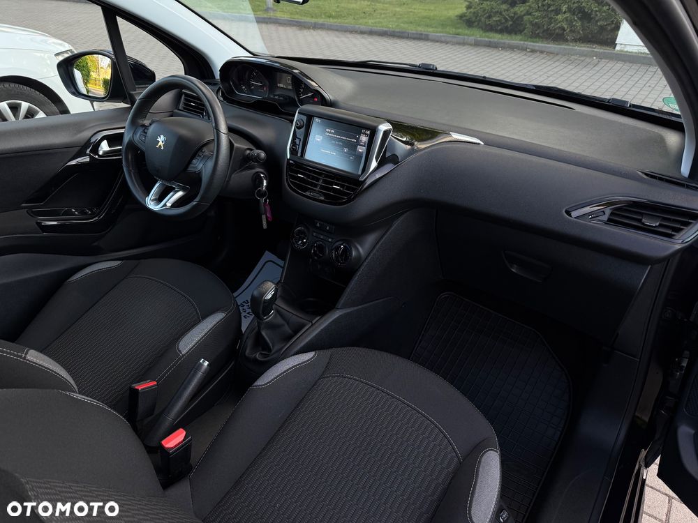 Peugeot 208 PureTech 82 Urban Move - 28
