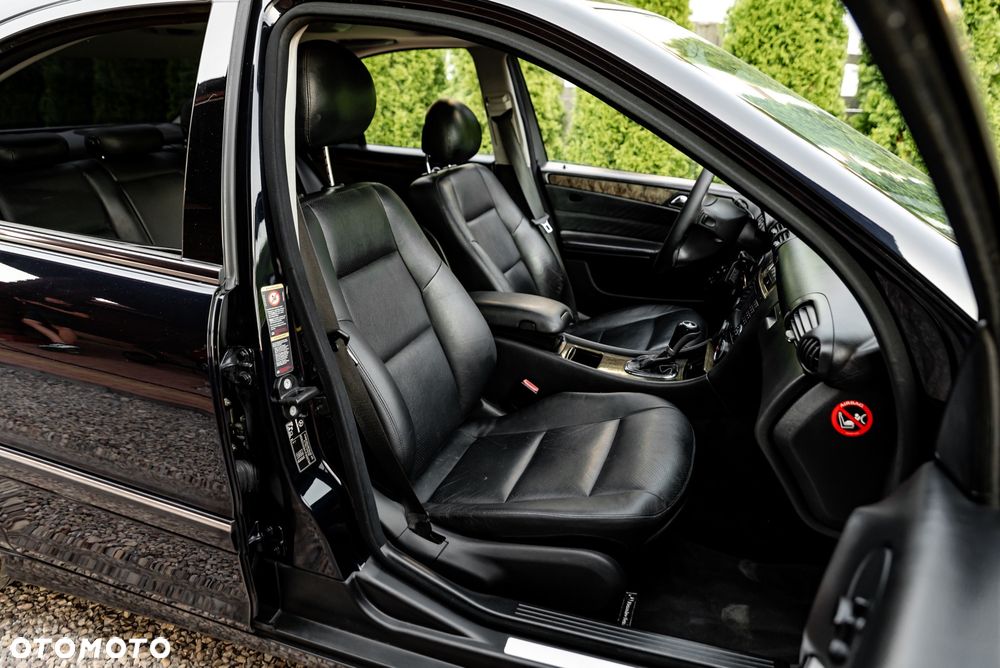Mercedes-Benz Klasa C 320 4Matic Avantgarde Sport Edition - 26