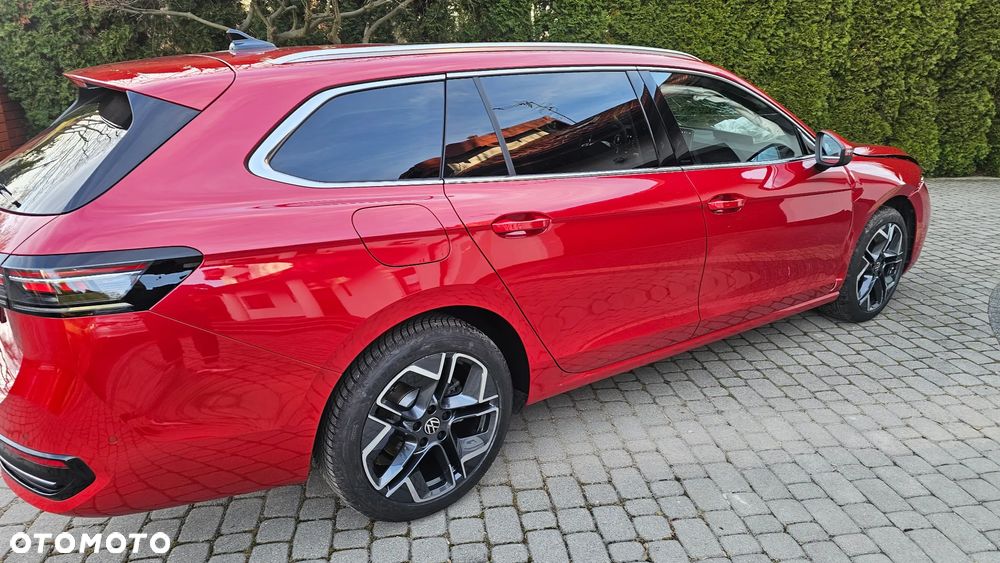 Volkswagen Passat - 1