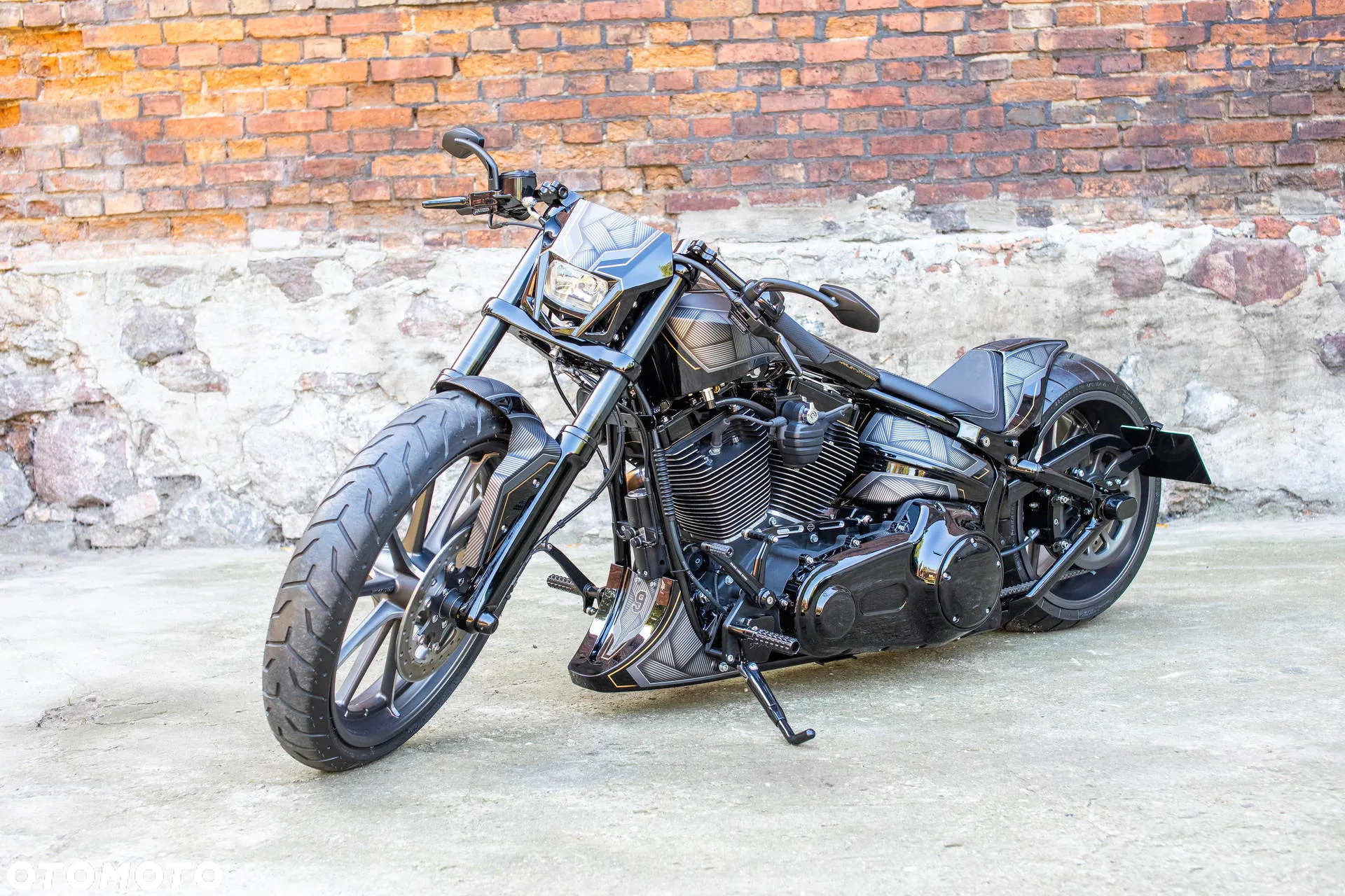 Harley-Davidson Softail Breakout - 10