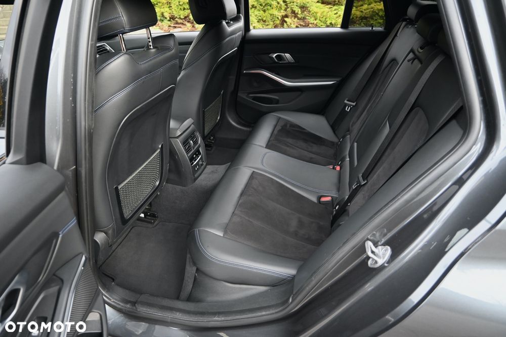BMW Seria 3 320d Edition M Sport Shadow - 25