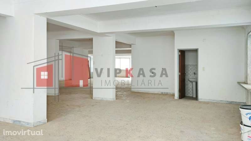 Loja, portão amplo, bons acessos - Grande imagem: 2/16