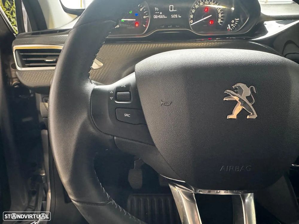 Peugeot 2008 1.2 PureTech Allure - 21