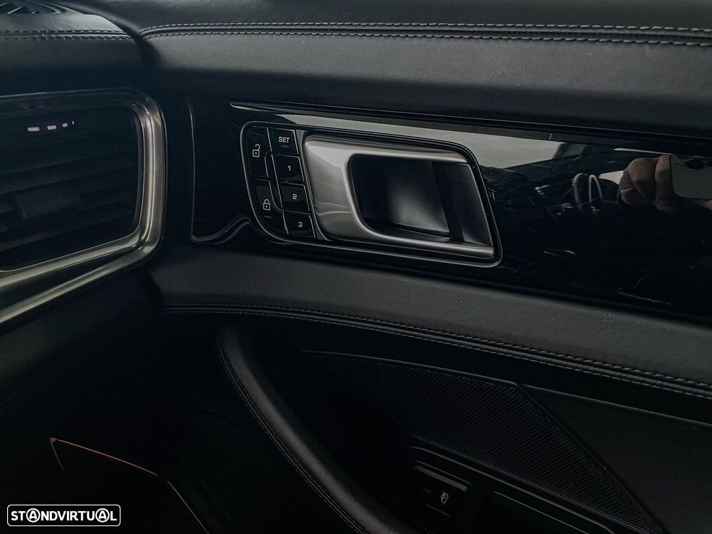 Porsche Panamera Sport Turismo 4 E-Hybrid Platinum Edition PDLS - 33