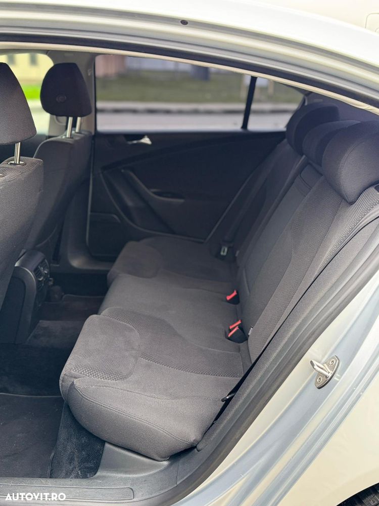 Volkswagen Passat 1.6 FSI Comfortline - 9