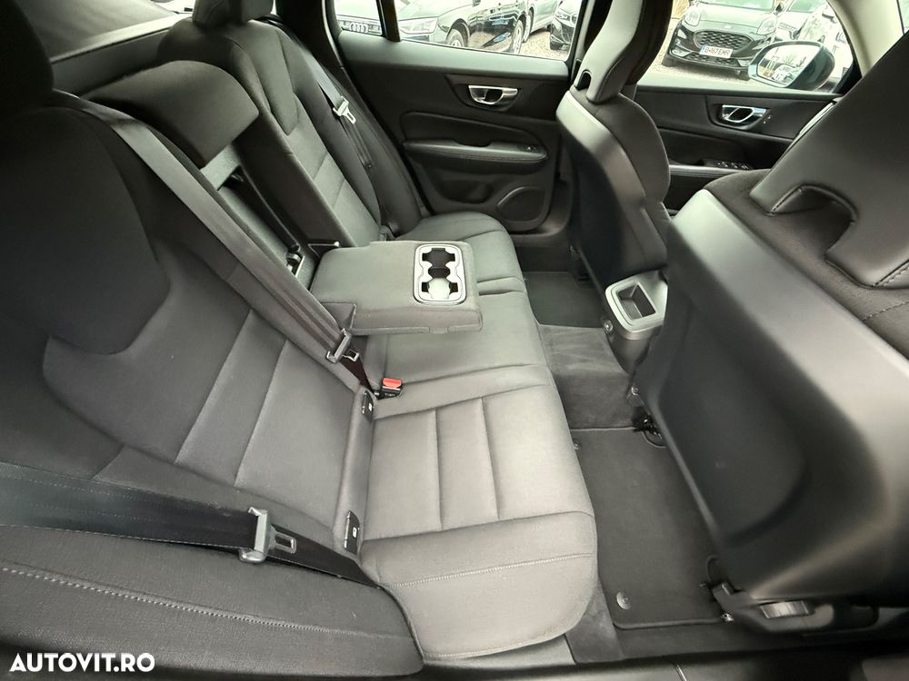 Volvo V60 B3 B DKG Momentum Pro - 24