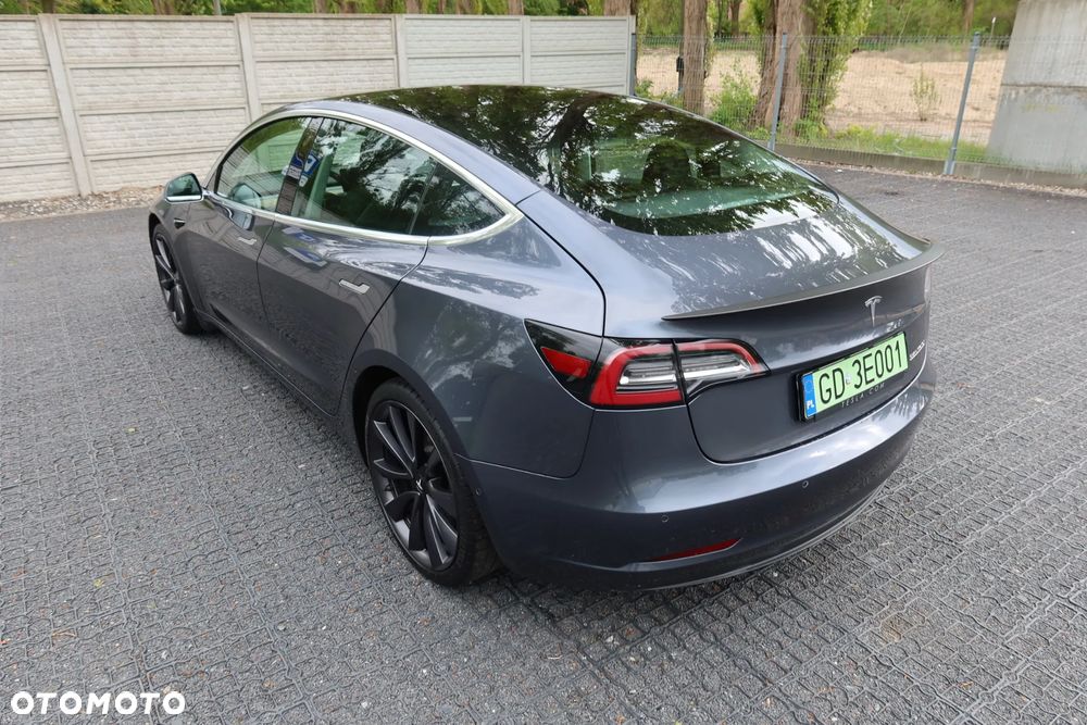 Tesla Model 3 - 4