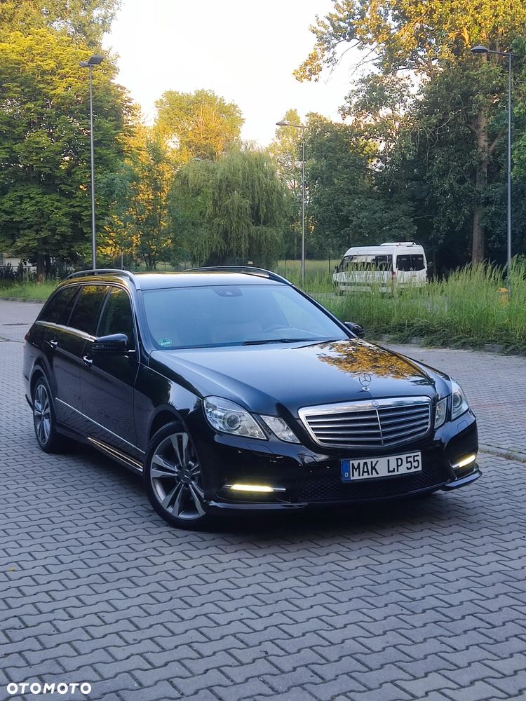 Mercedes-Benz Klasa E 220 CDI DPF BlueEFFICIENCY Automatik Elegance - 4