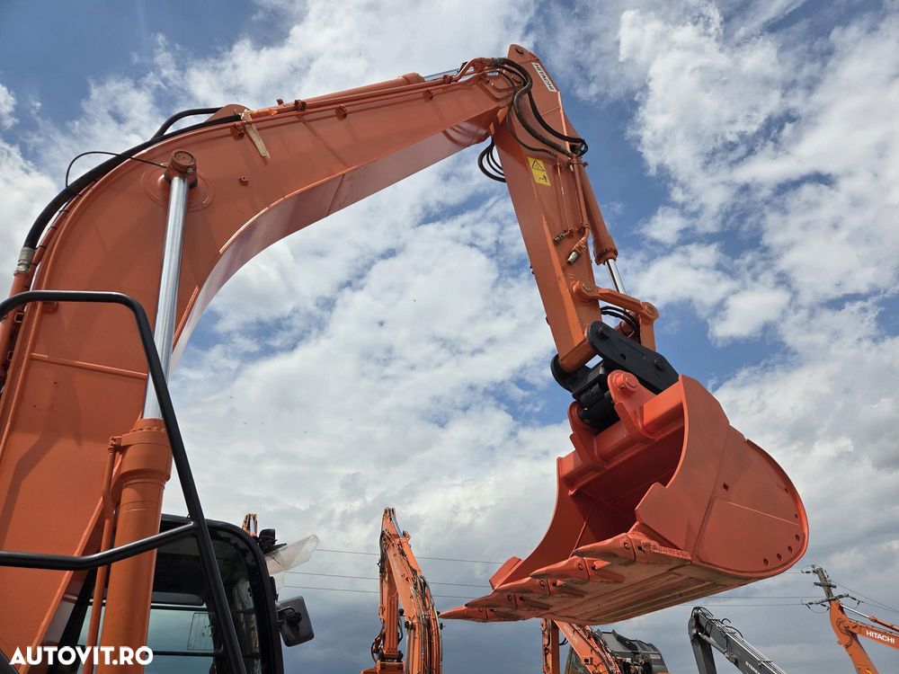 Hitachi ZX250-6, 2019, 6.254h, Masa operationala 27,1tone, cupa NOUA 1,55mc, cupla rapida, lant 80% bun doar 1.109h deplasare, consum mediu 12,5l/h, ad sapare 7m, camera spate si laterale, ridica 16,2 avertizare antirasturnare, 3 pompe hidr, PROMOTIE 86.900 - 15