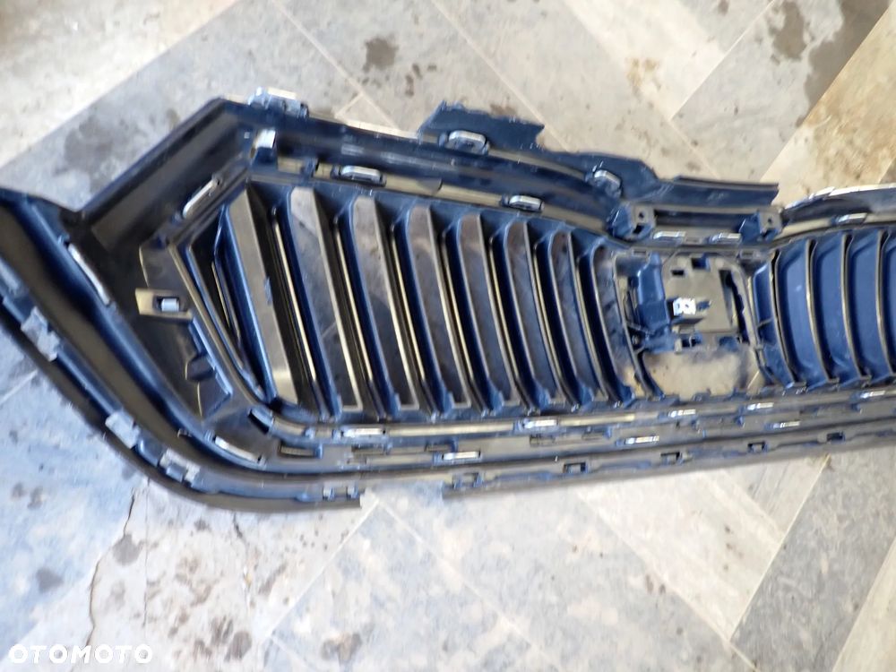 SKODA OCTAVIA IV GRILL - 2