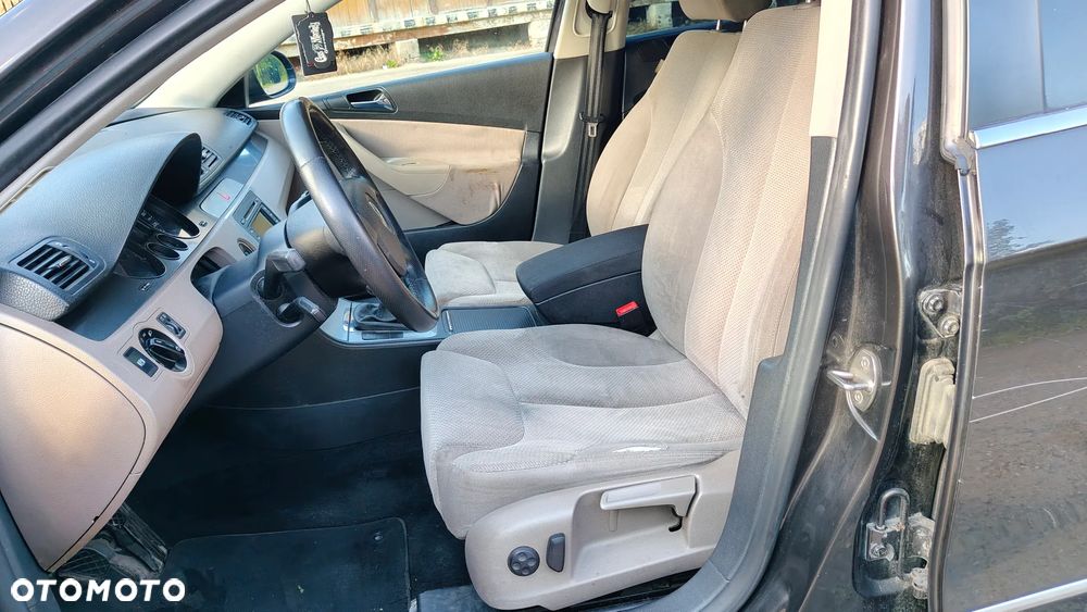 Volkswagen Passat 2.0 FSI Comfortline - 21