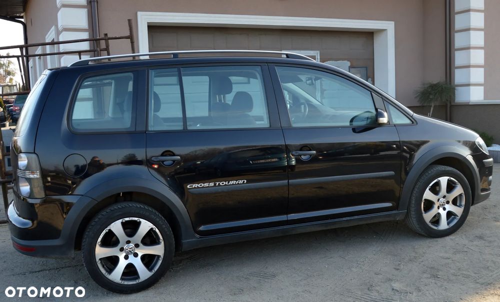 Volkswagen Touran 2.0 TDI DPF Cross - 10