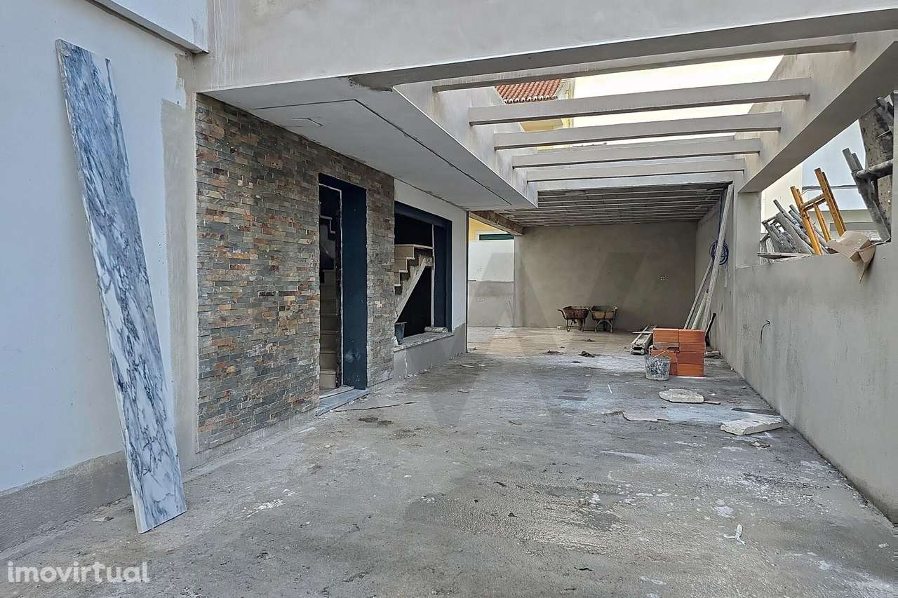 Moradia T4 de 2 pisos, isolada com design moderno e piscina em Valadar - Grande imagem: 3/28