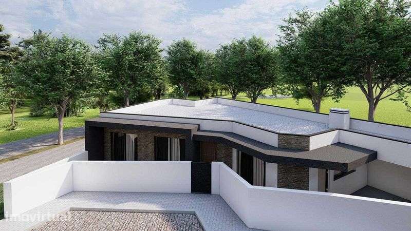Moradia nova ainda em construção - Grande imagem: 2/12