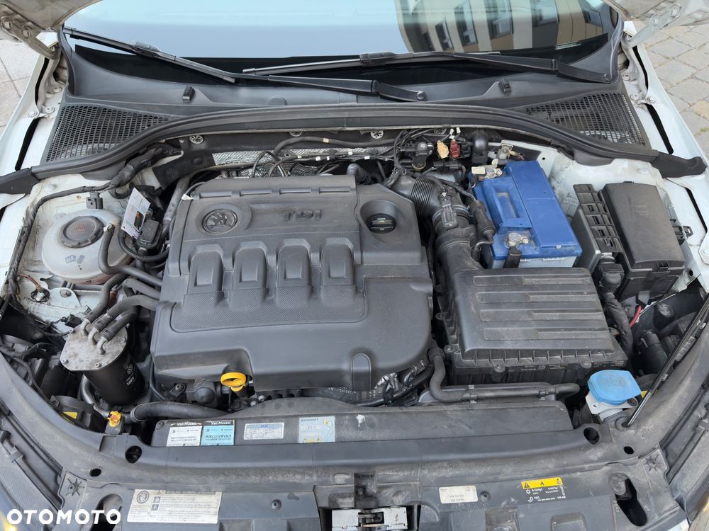 Skoda Octavia 1.6 TDI SCR Style DSG - 10