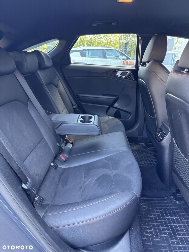 Kia ProCeed 1.6 T-GDI GT DCT - 31