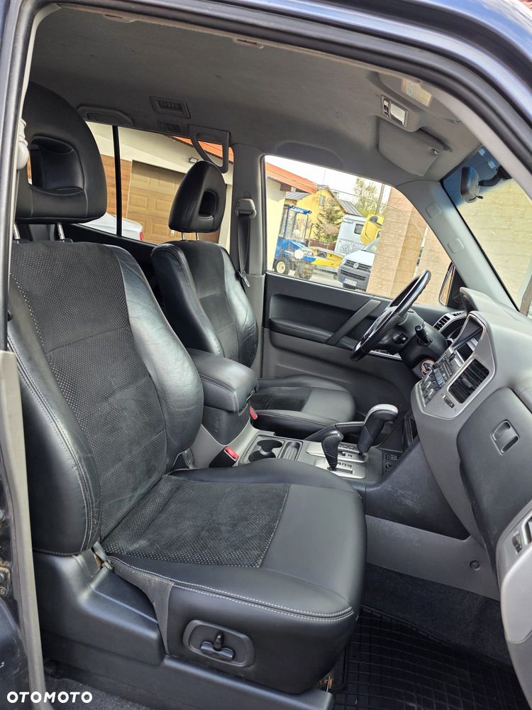 Mitsubishi Pajero 3.2 DID Instyle DAKAR - 17