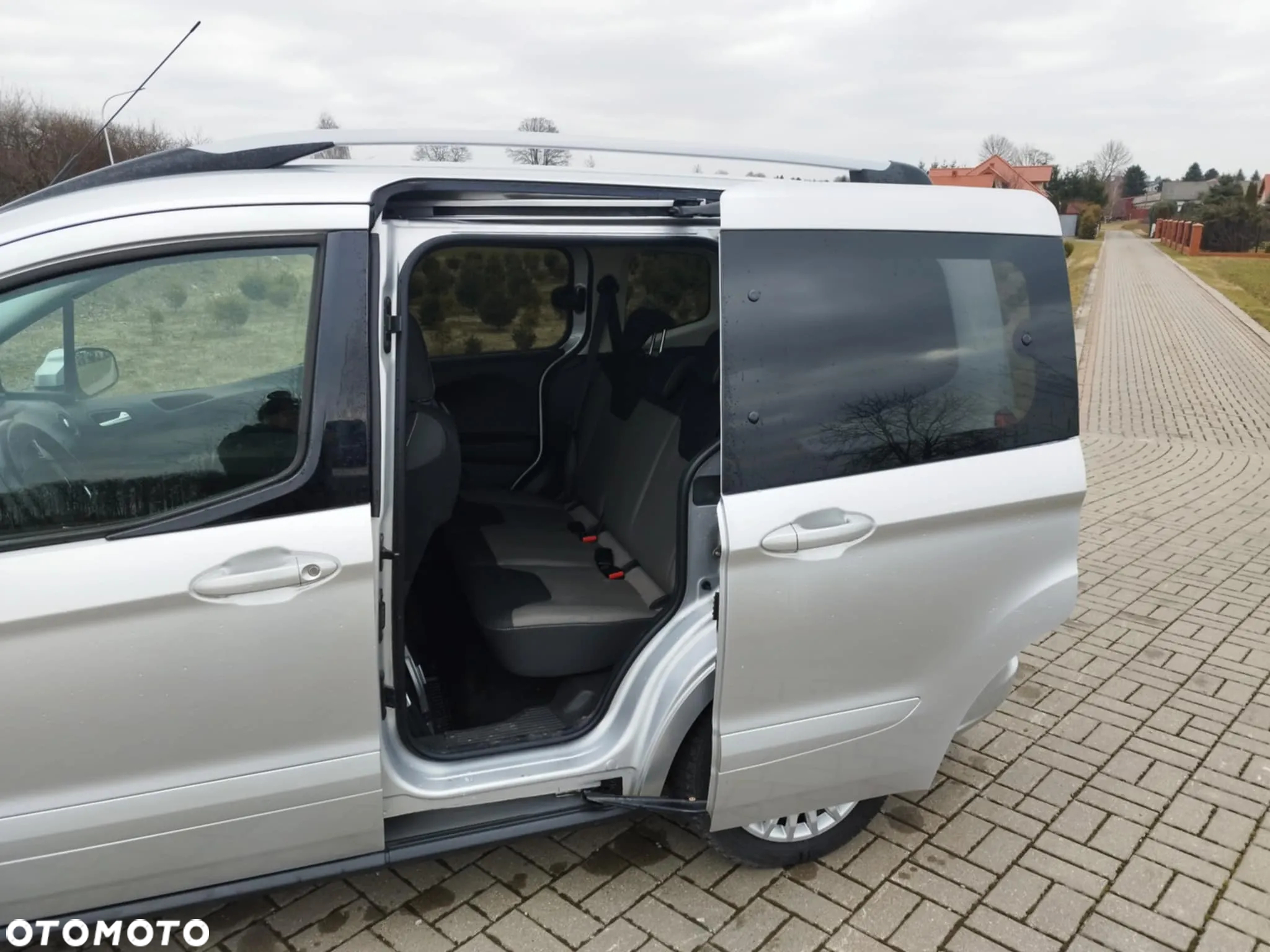 Ford Tourneo Courier 1.0 EcoBoost Titanium - 9