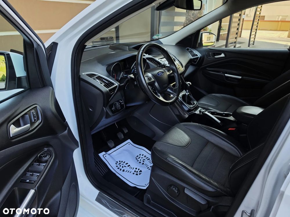 Ford Kuga 2.0 TDCi 2x4 ST-Line - 37