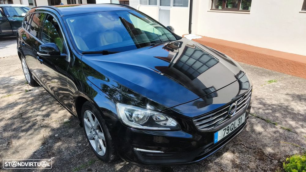 Volvo V60 2.0 D3 Momentum - 1