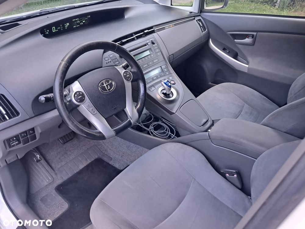 Toyota Prius 1.8 HSD Premium - 34