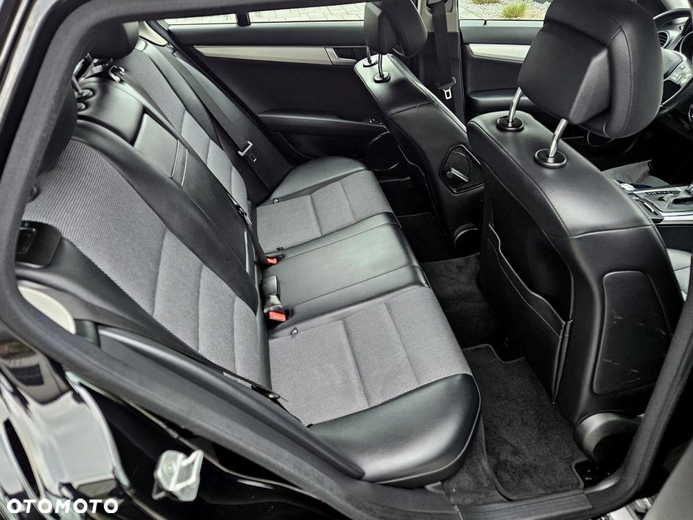Mercedes-Benz Klasa C 250 CGI Automatik BlueEFFICIENCY Avantgarde - 22
