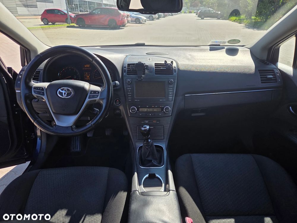 Toyota Avensis 2.0 D-4D - 12