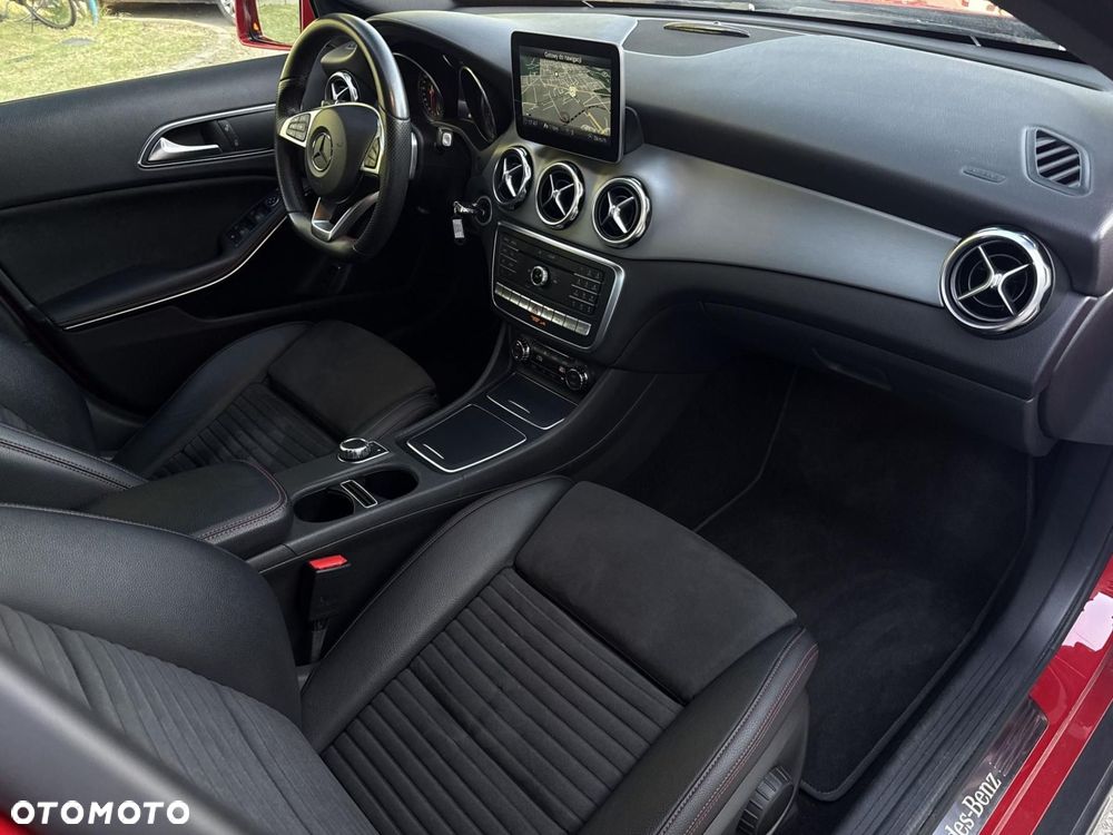 Mercedes-Benz GLA - 23