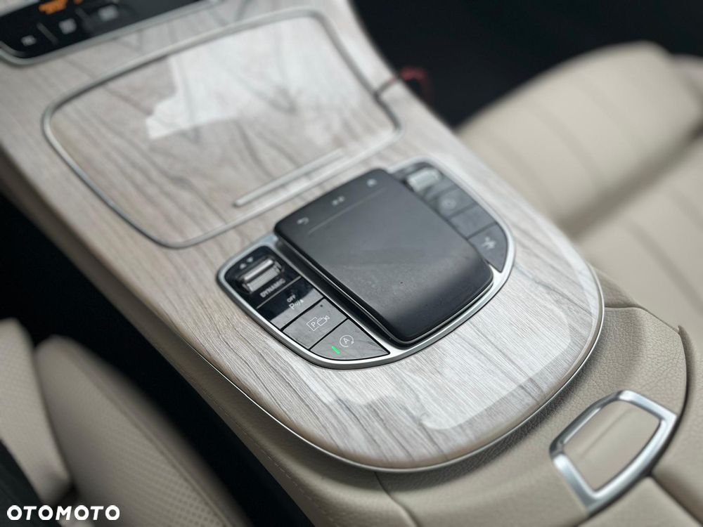 Mercedes-Benz Klasa E 200 4-Matic AMG - 25