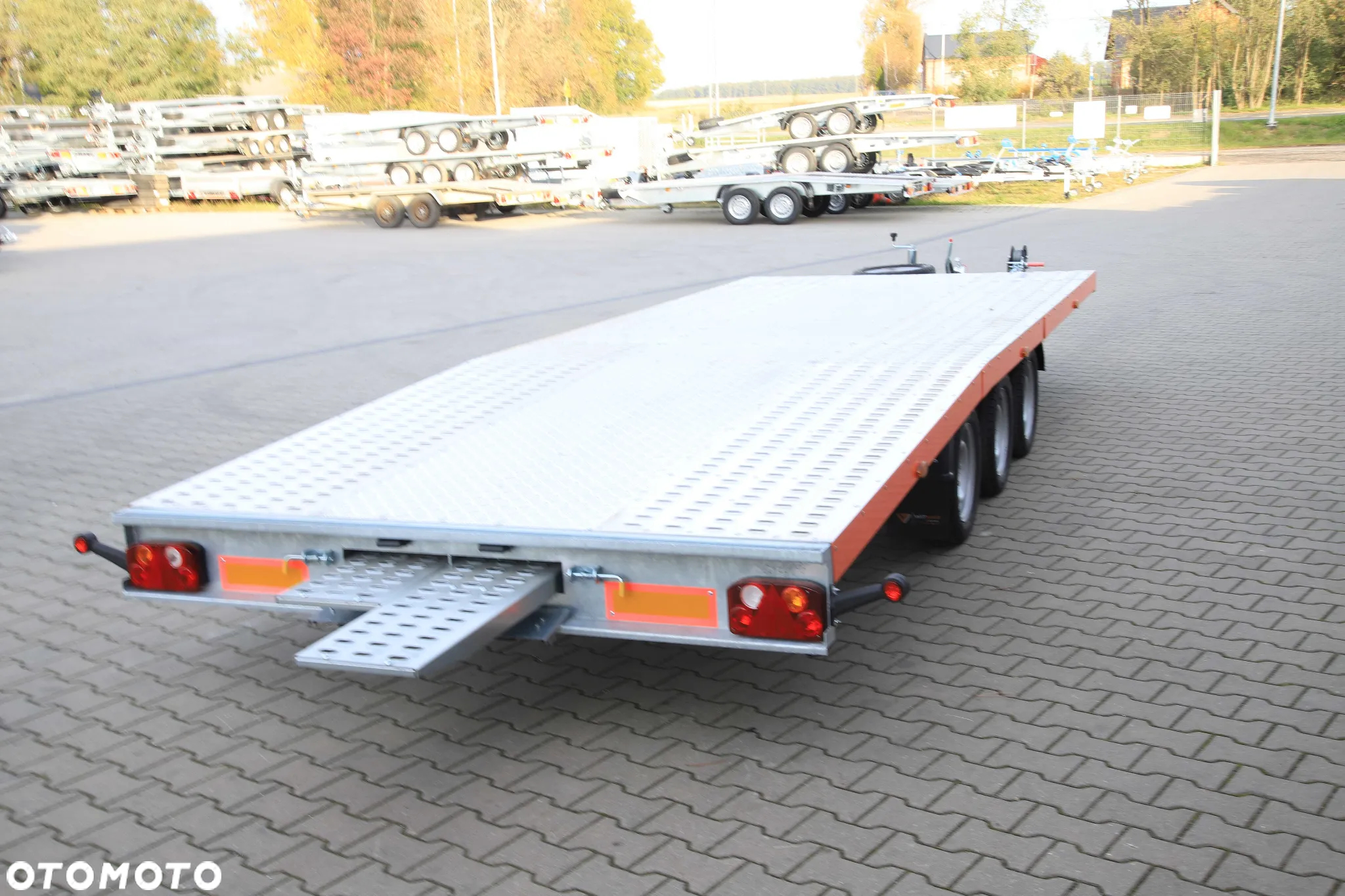 Niewiadów Jupiter kolorowa blenda 5.5x2.1 wypełnienie alu ryfel 3 osie koła 195R13C DMC 3500 kg - 24