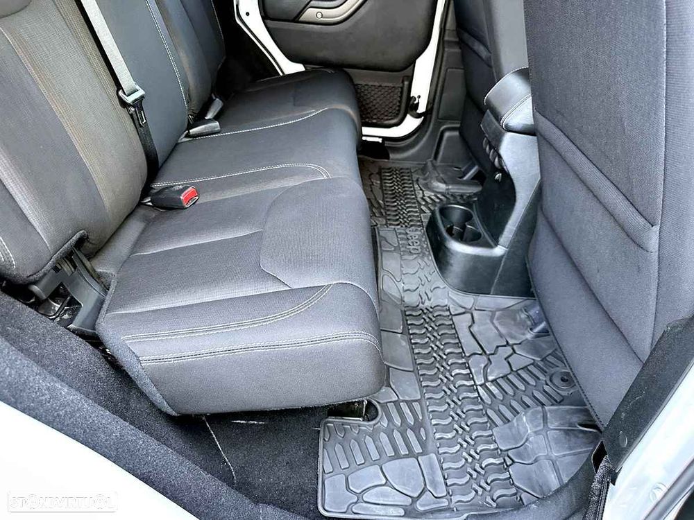 Jeep Wrangler Unlimited - 30