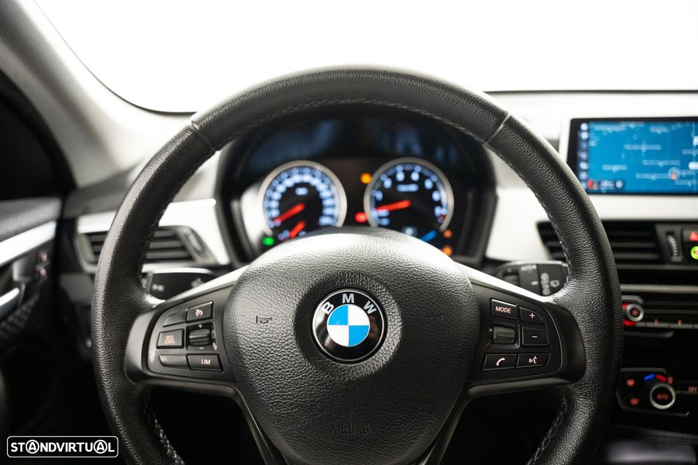 BMW X1 25 e xDrive Corporate Edition - 11