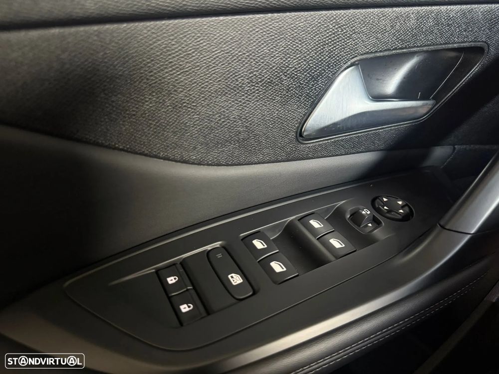 Peugeot 308 1.2 PureTech Allure Pack - 32