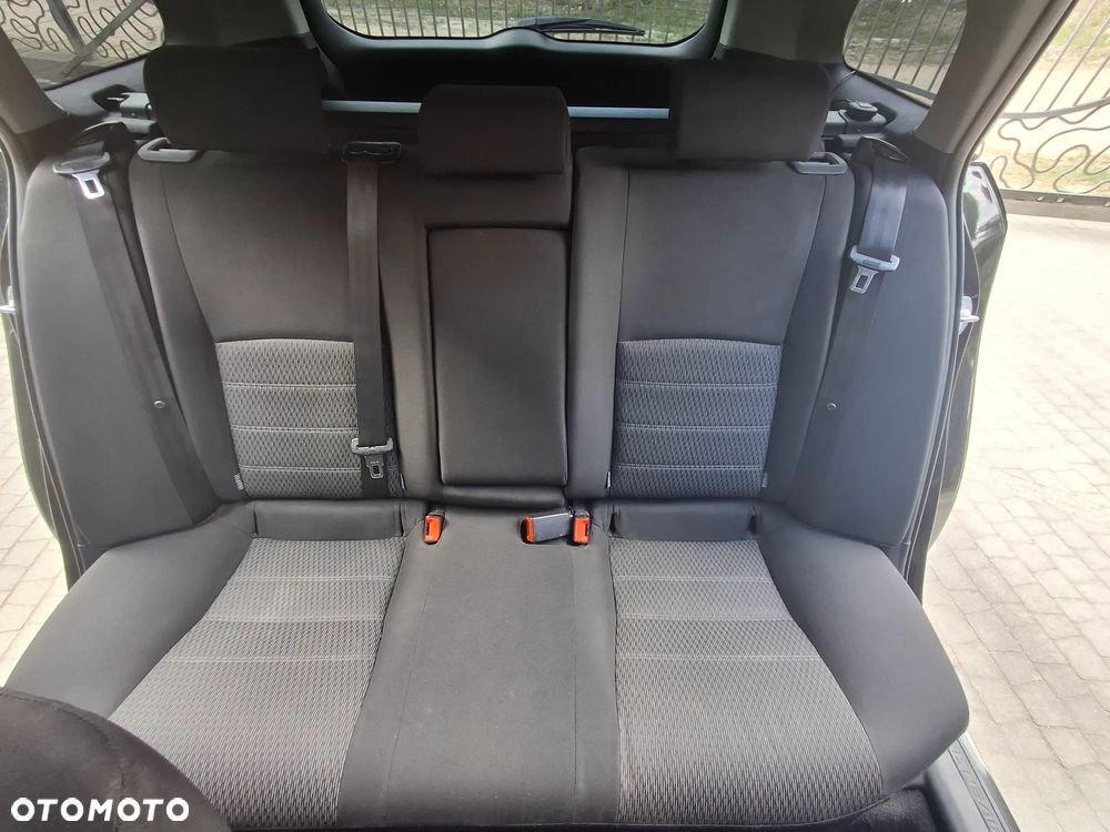 Toyota Avensis 2.0 D-4D Premium - 9