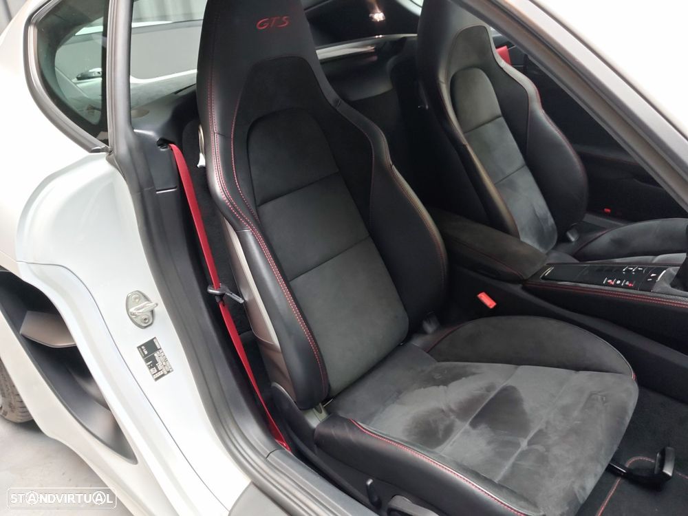 Porsche 718 Cayman GTS 4.0 - 22