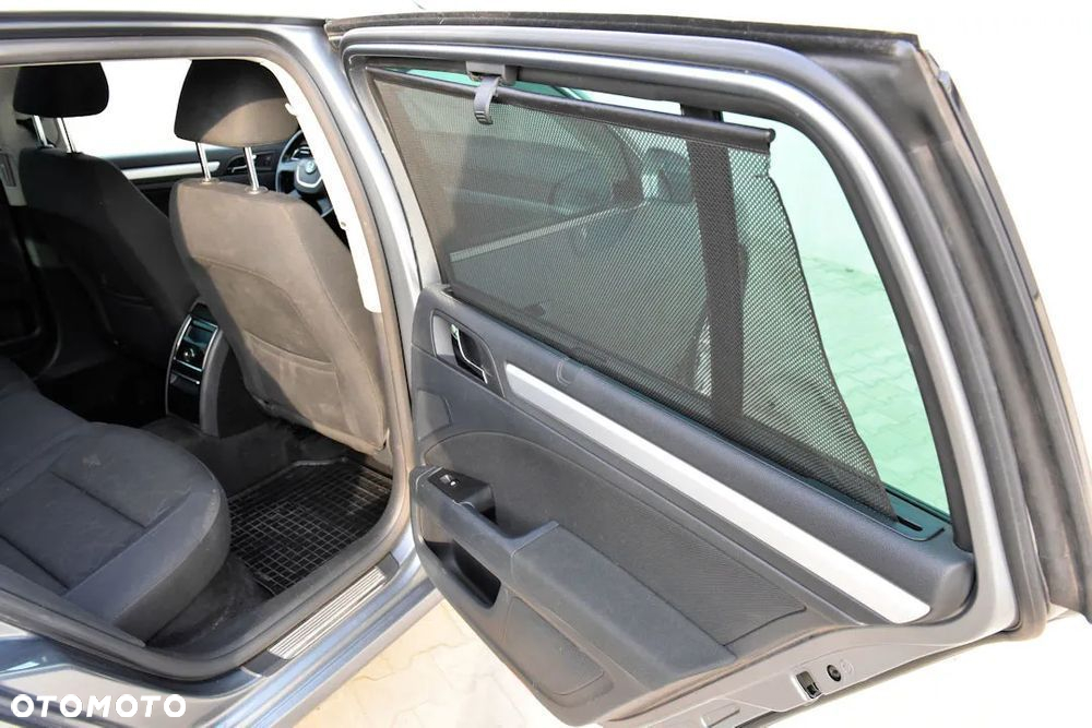 Skoda Superb 2.0 TDI Family DSG - 31