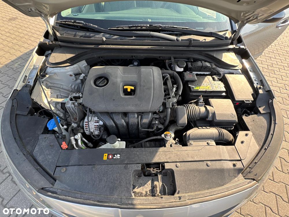 Hyundai Elantra - 23