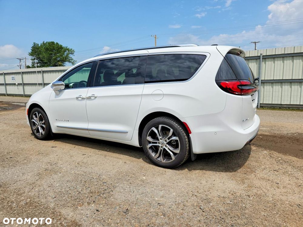 Chrysler Pacifica - 3