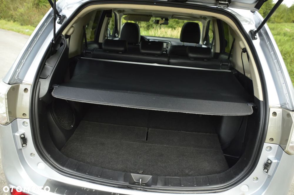 Mitsubishi Outlander 2.0 Intense + Navi 4WD CVT - 13